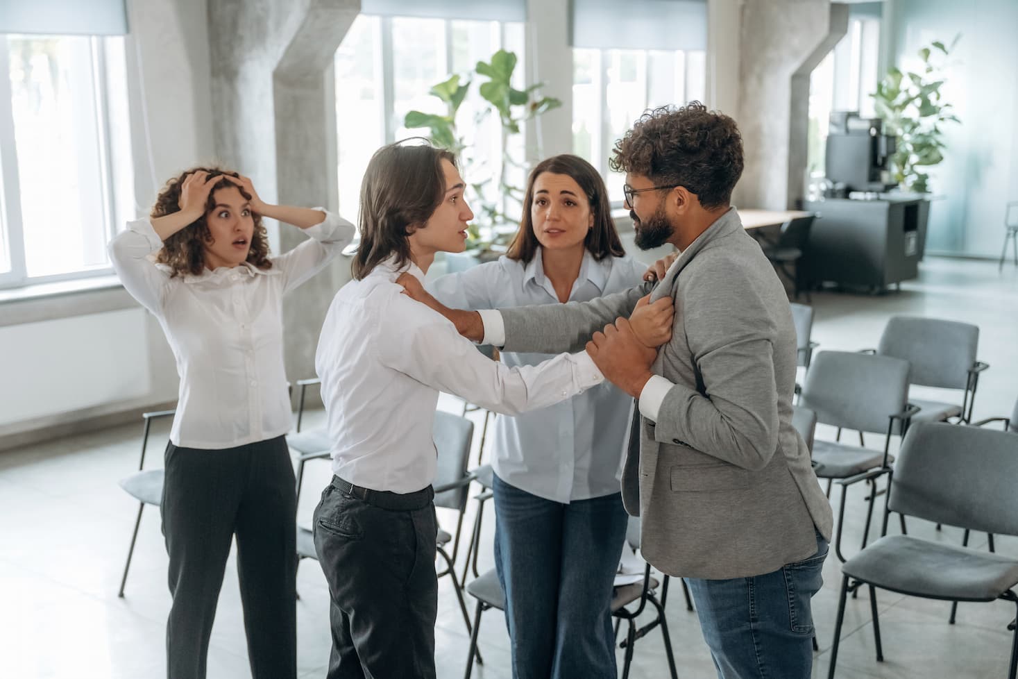 Agression verbale au travail par un collègue