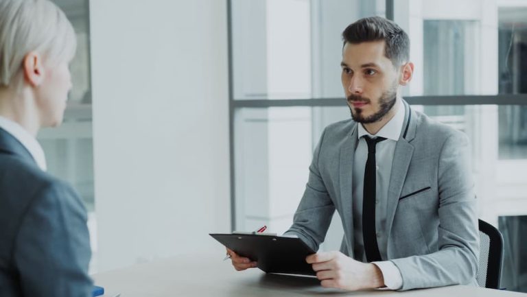 Entreprise française qui recrute en Arabie Saoudite : comment trouver un job là-bas